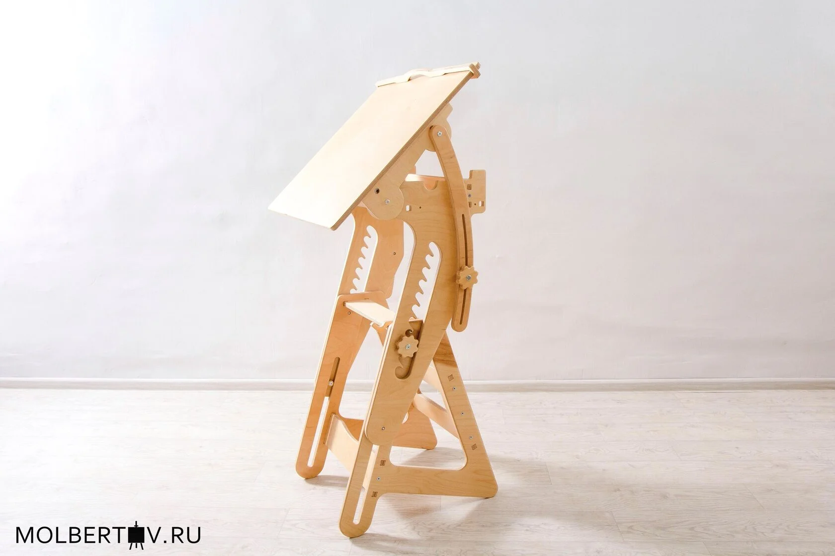 Стол для художника 60*60 см без защитного покрытия