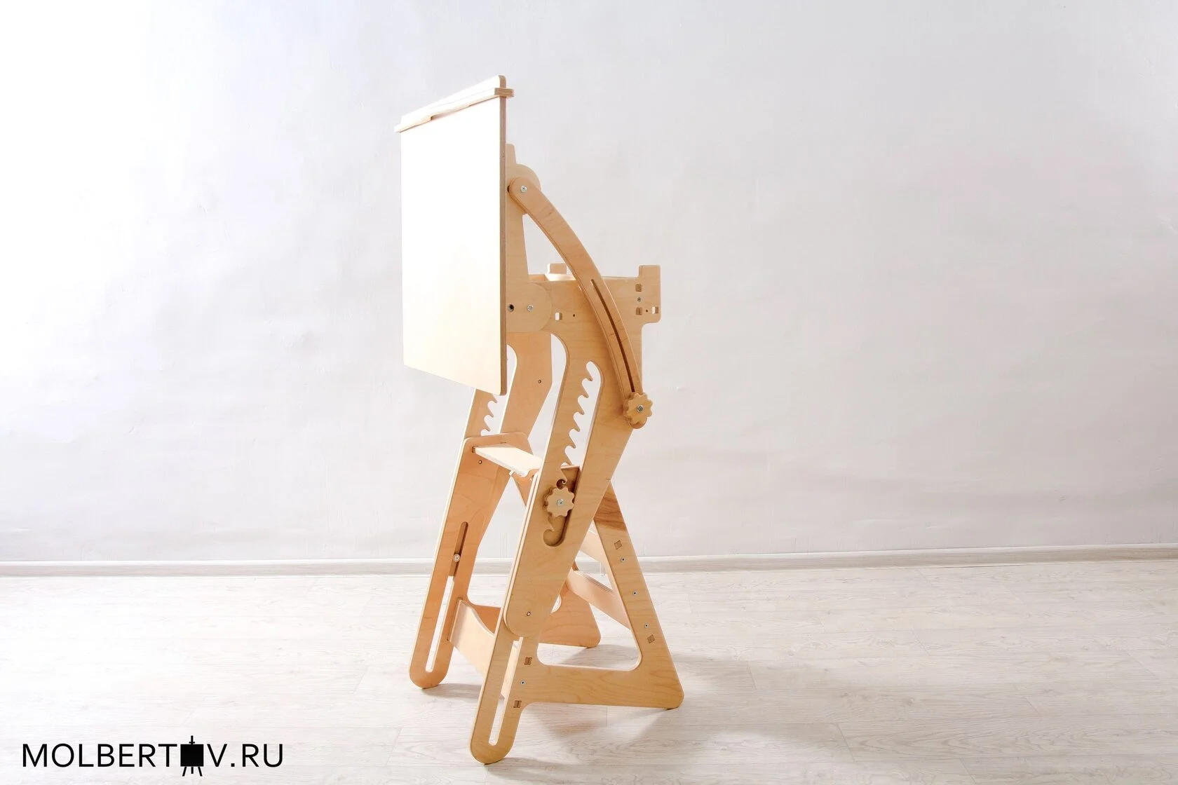 Стол для художника 60*60 см без защитного покрытия