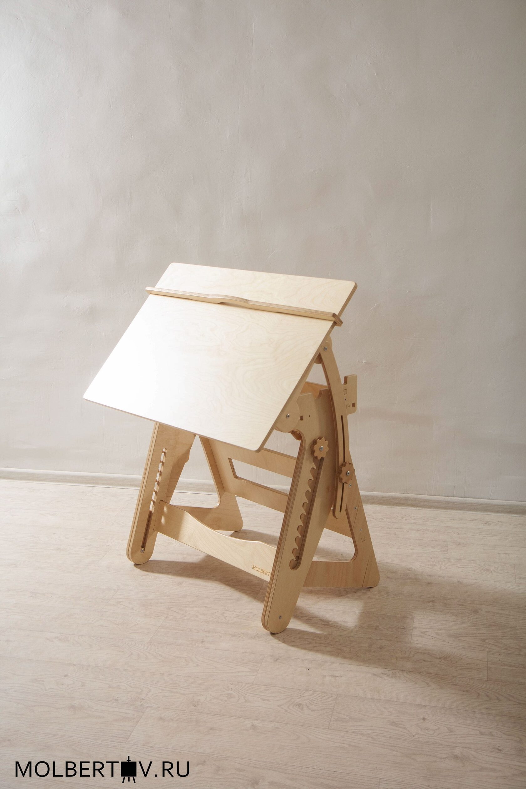 Стол для художника 60*90 см с прозрачным защитным покрытием Лак