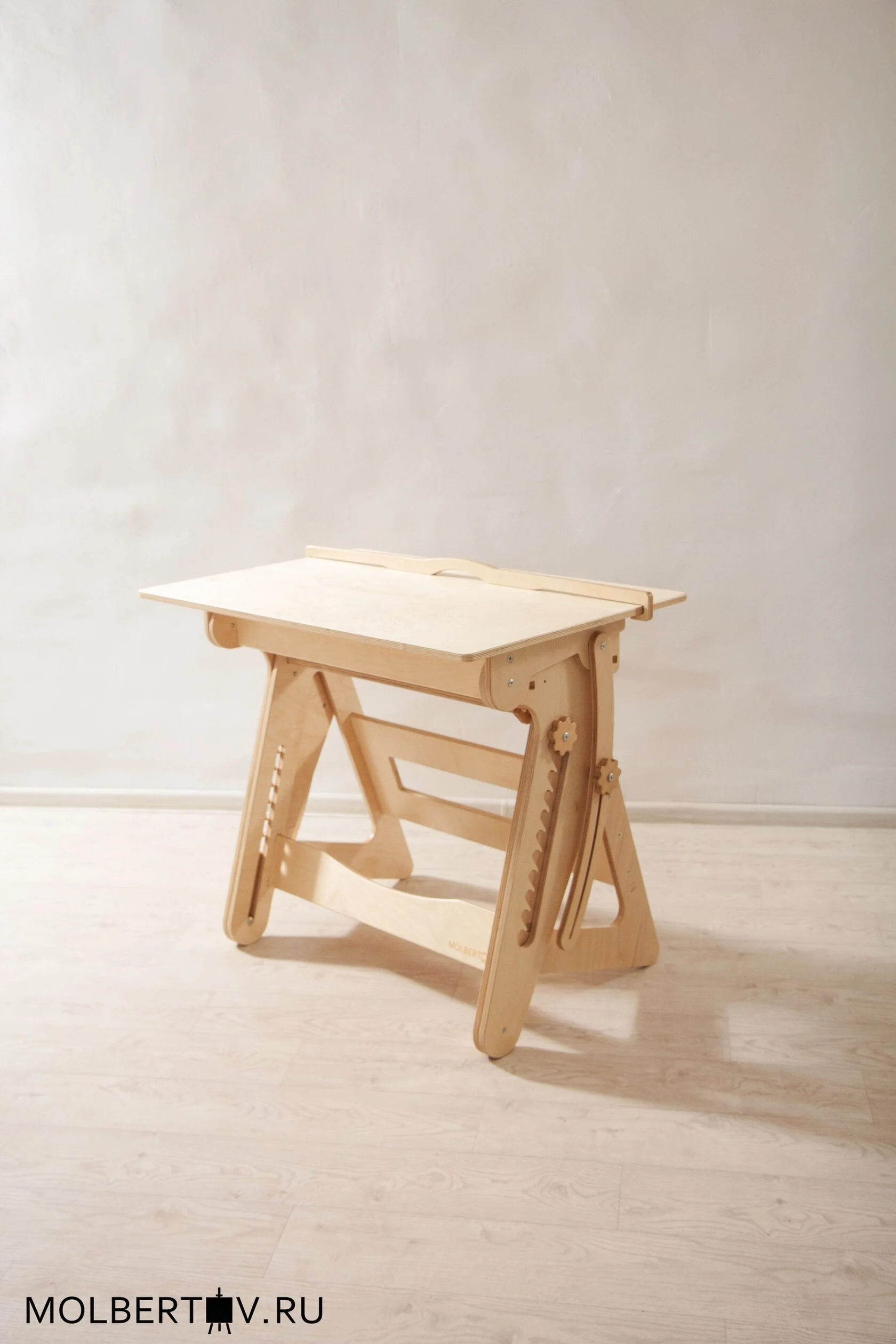 Стол для художника 60*90 см без защитного покрытия