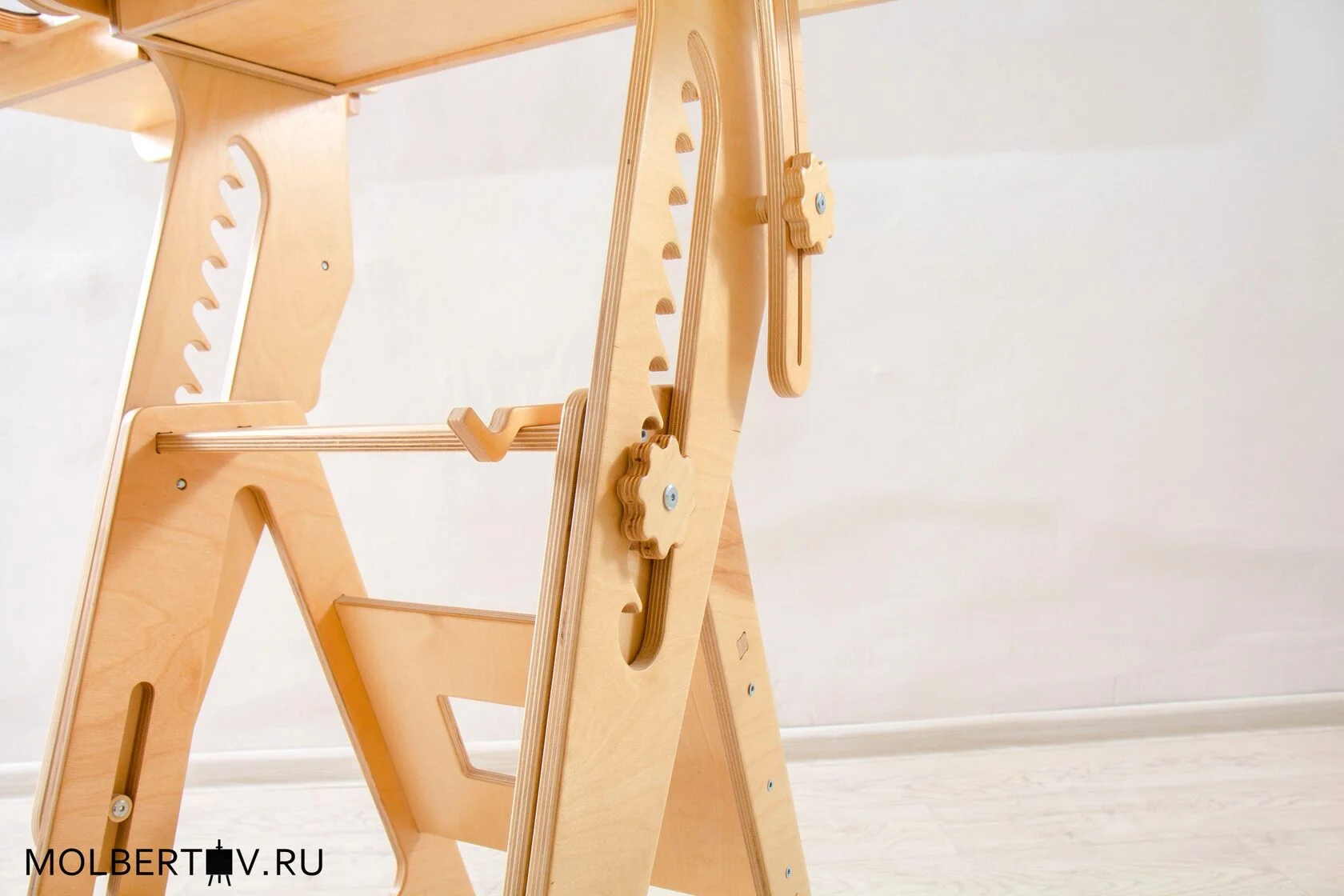 Стол для художника 60*60 см с прозрачным защитным покрытием Лак