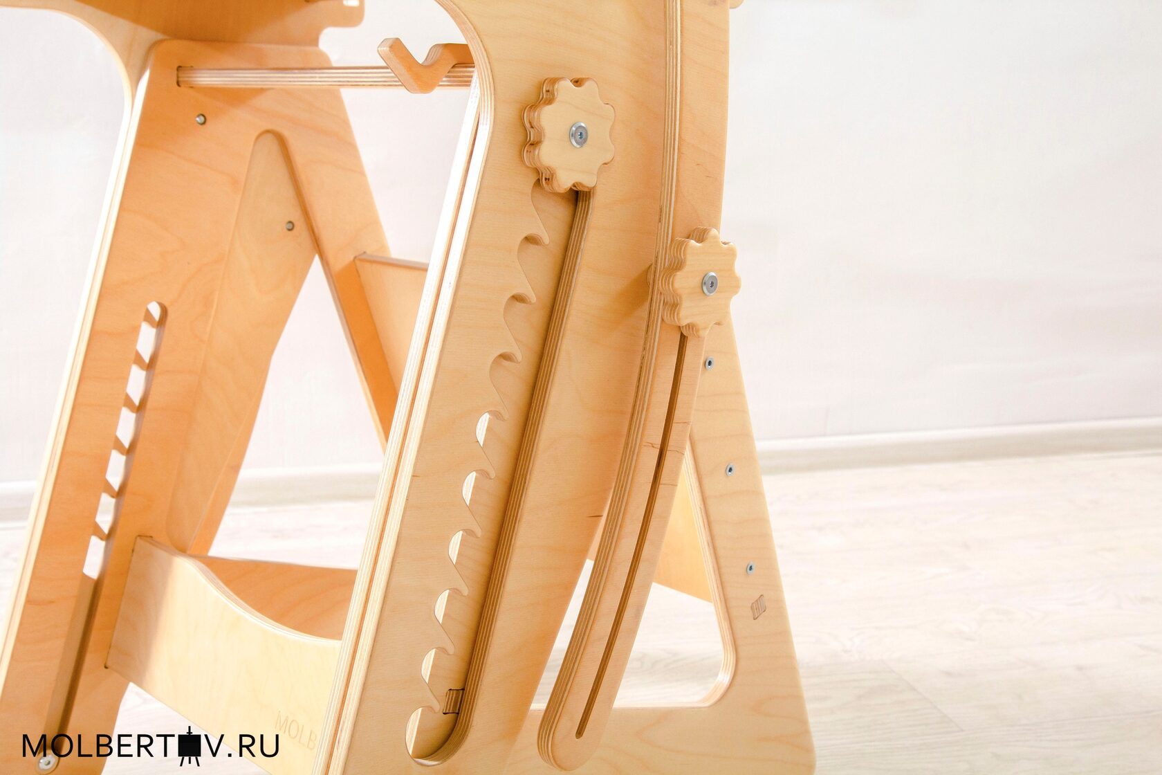 Стол для художника 60*60 см с прозрачным защитным покрытием Лак