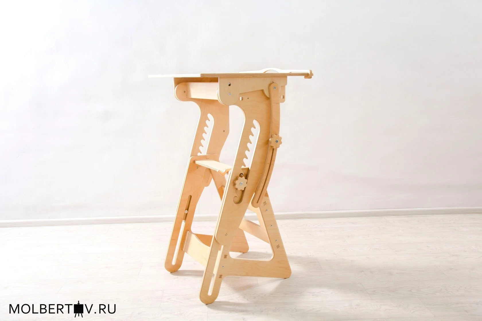 Стол для художника 60*60 см без защитного покрытия