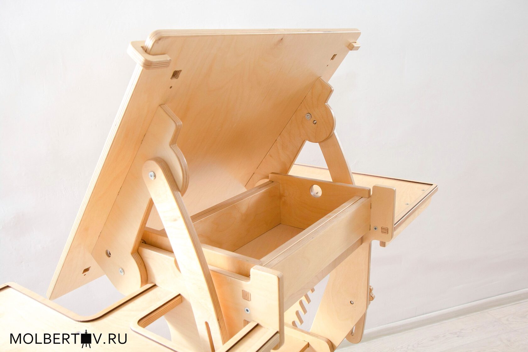 Стол для художника 60*60 см с прозрачным защитным покрытием Лак