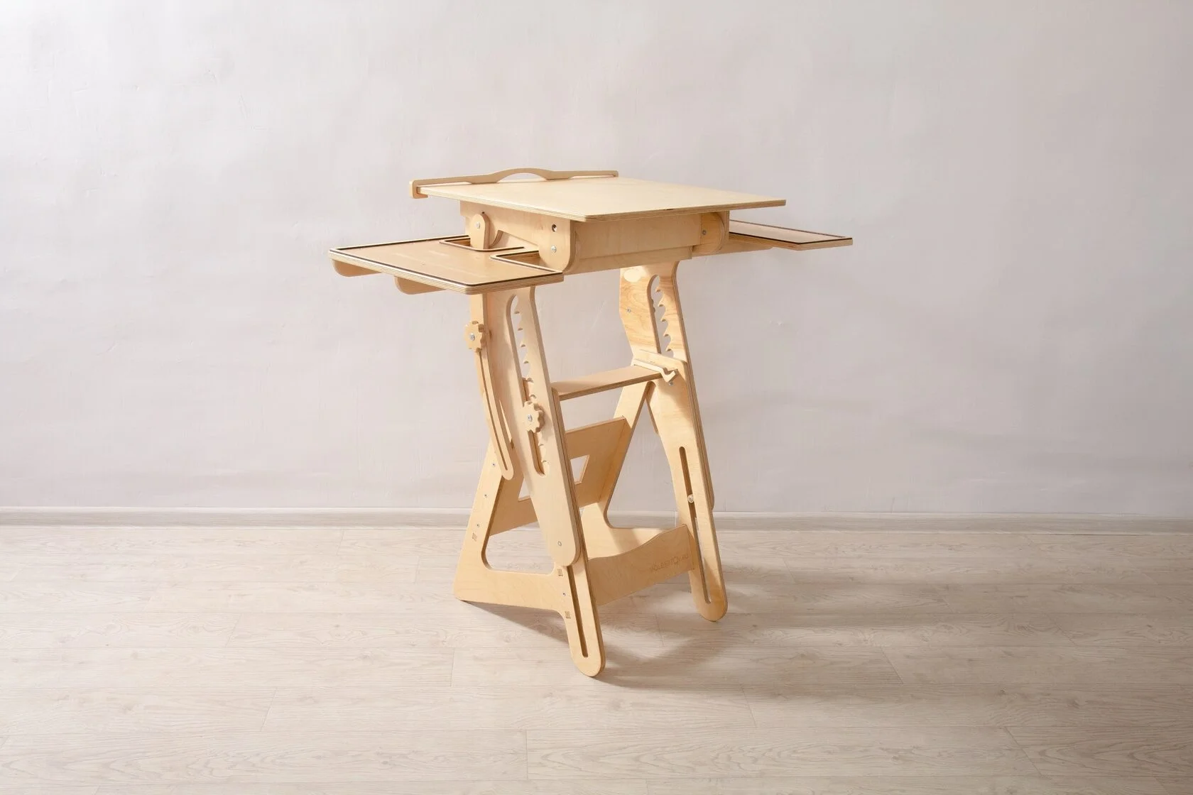 Стол для художника 60*60 см без защитного покрытия