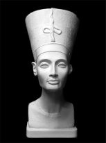 Бюст Нефертити (в шапке)